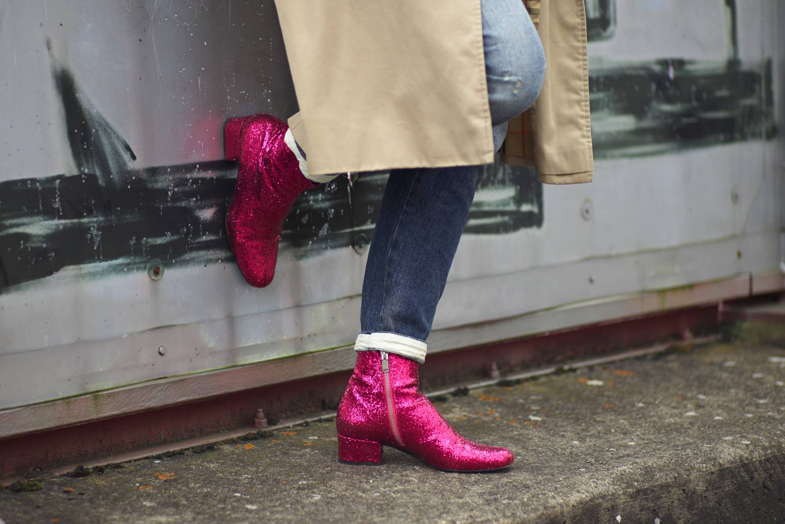 Saint laurent pink glitter on sale boots